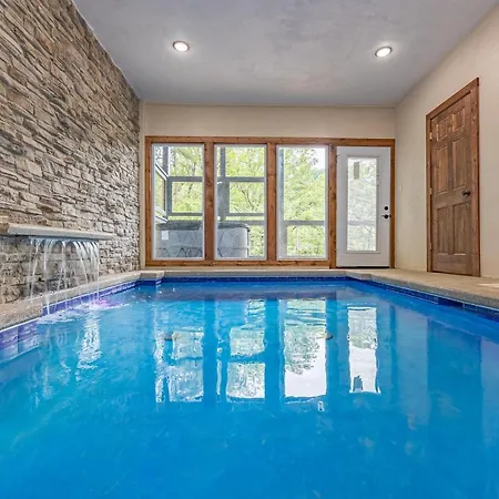Mountain Splash Lodge Private Indoor Pool Home Theater Room Fire-Pit